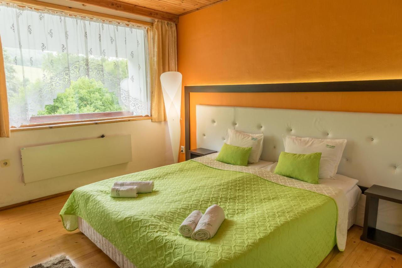 Hotel Paradise Place Kalofer Luaran gambar