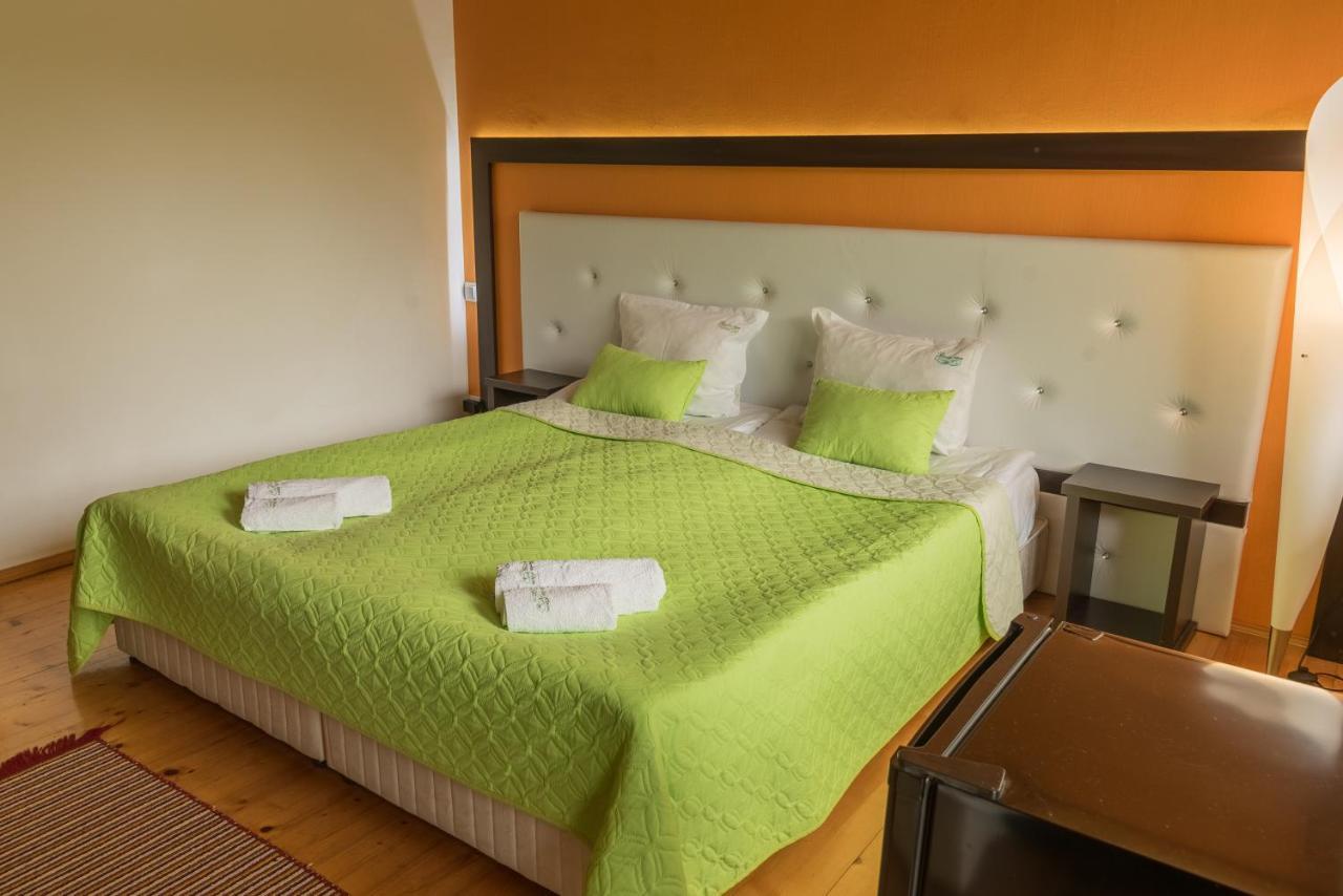 Hotel Paradise Place Kalofer Luaran gambar