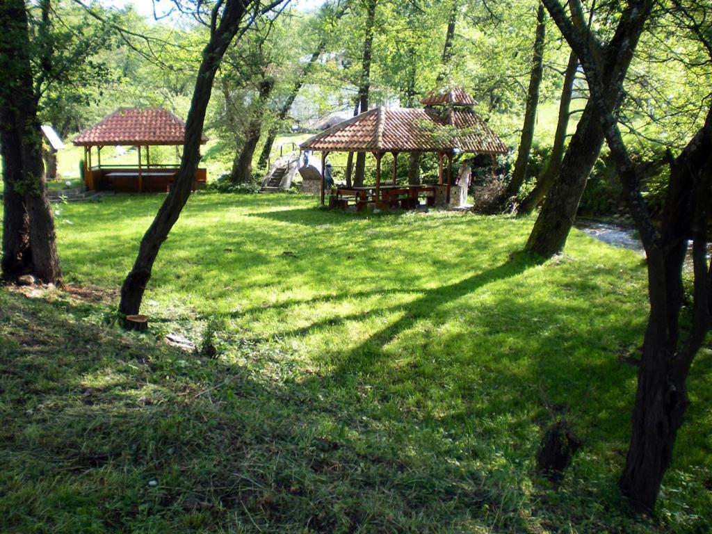 Hotel Paradise Place Kalofer Luaran gambar