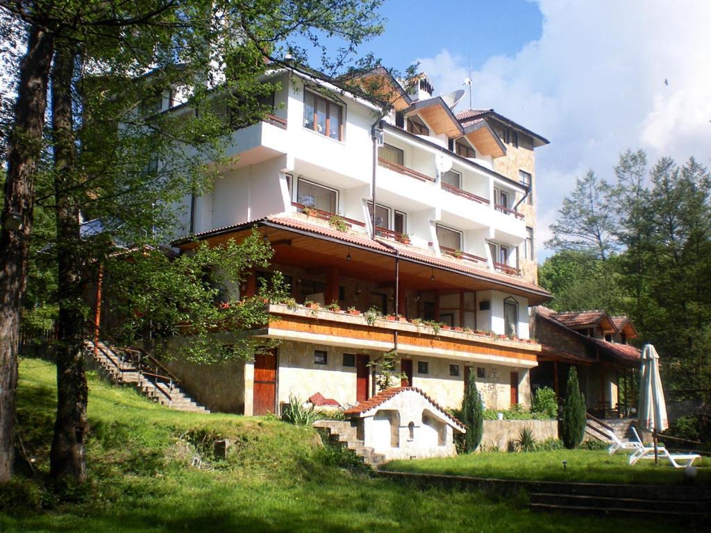 Hotel Paradise Place Kalofer Luaran gambar
