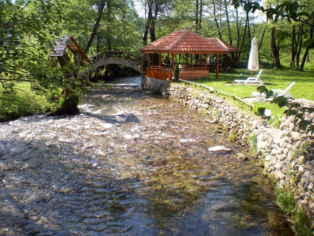 Hotel Paradise Place Kalofer Luaran gambar