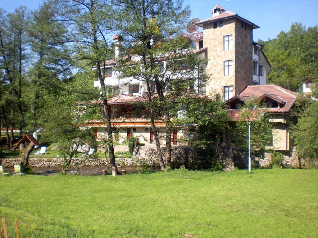 Hotel Paradise Place Kalofer Luaran gambar