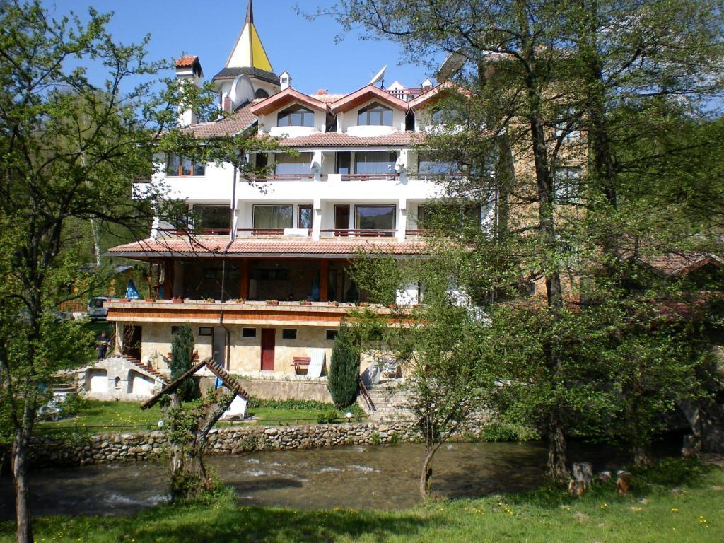 Hotel Paradise Place Kalofer Luaran gambar