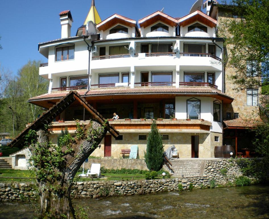 Hotel Paradise Place Kalofer Luaran gambar
