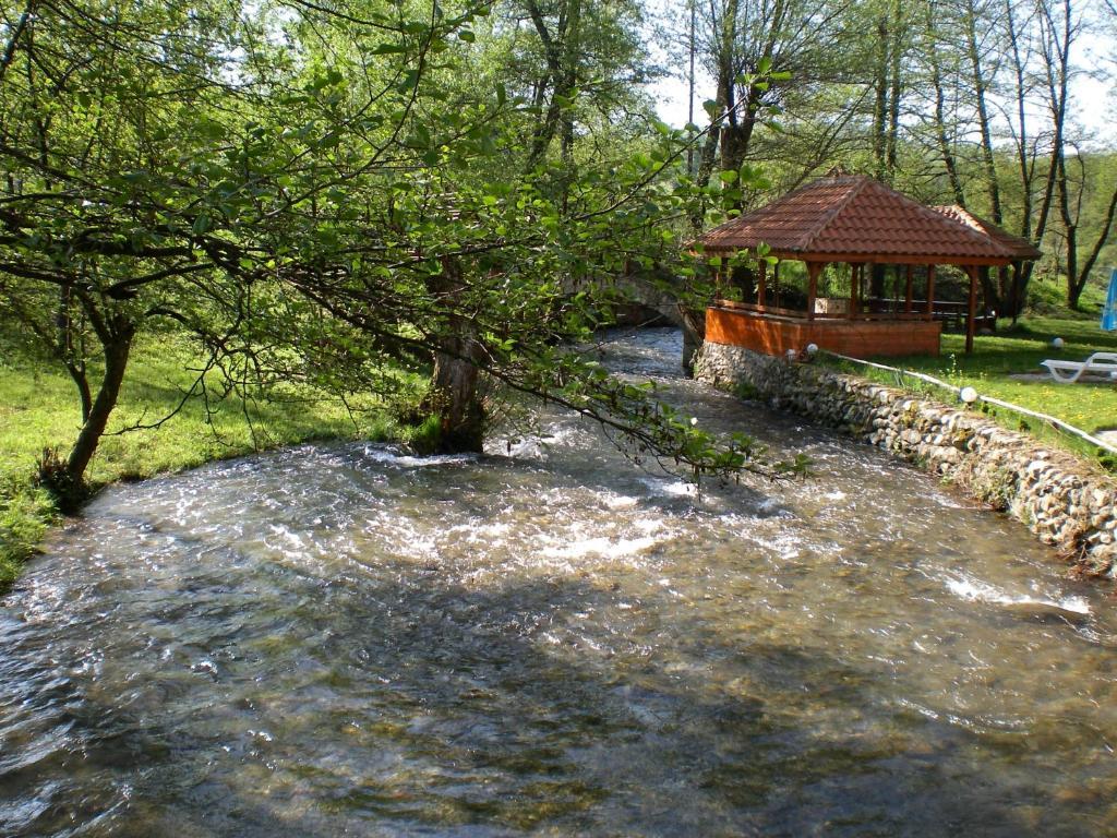 Hotel Paradise Place Kalofer Luaran gambar