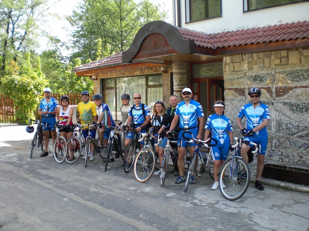 Hotel Paradise Place Kalofer Luaran gambar
